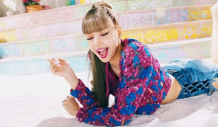 Кадр из клипа Лисы «LALISA»