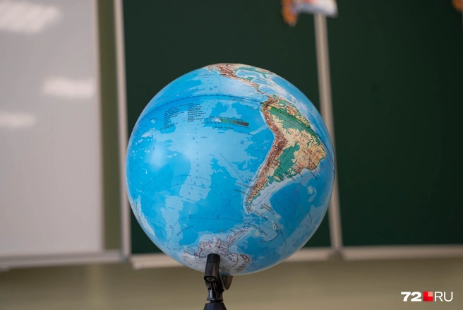 Ответы на некоторые вопросы вы без труда найдете на глобусе, но лучше никуда не поглядывать — так будет честнее | Источник: Илья Чикотин / 72.RU