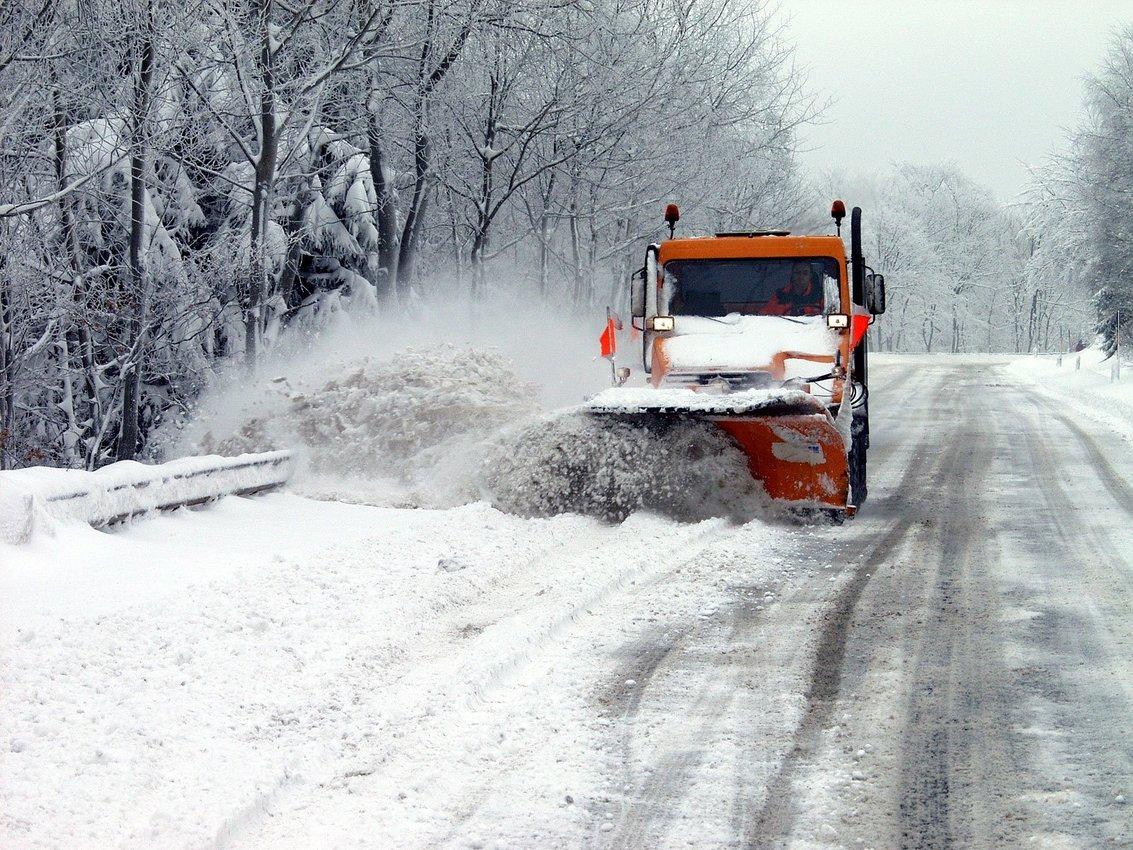 Т б снежная. Снегоуборочная техника. Дорожники зимой. Снегоуборочная техника на дороге. Машины для очистки дорог от снега.