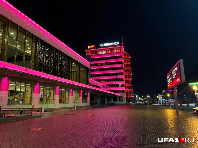 Подсветка вокзала в 2025 году | Источник: Андрей Бирюков / UFA1.RU