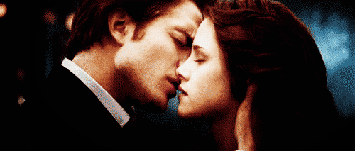 13 нелепых вещей, которые могут случиться при первом поцелуе