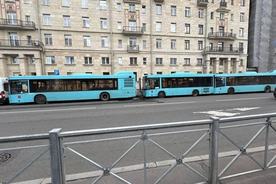 Водитель автобуса пострадал в тройном ДТП у «Парка Победы»