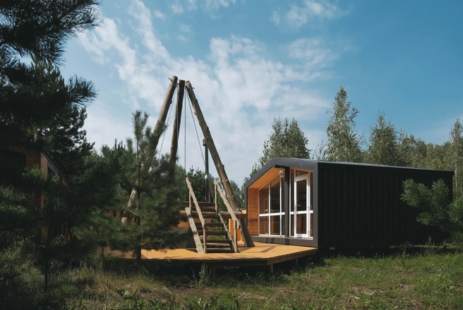 На базе отдыха есть домики для любой компании  | Источник: «ForestHouse | Дома с окнами в лес!» / Vk.com