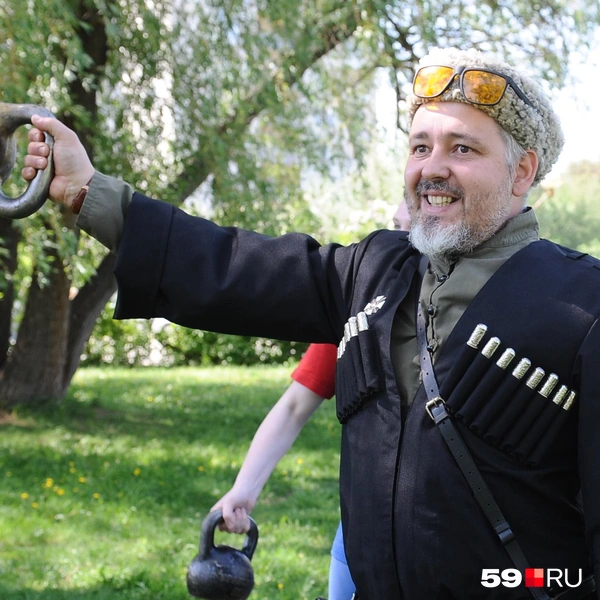 Привлекло внимание собравшихся и развлечения с гирями | Источник: Ирина Тропина / 59.RU