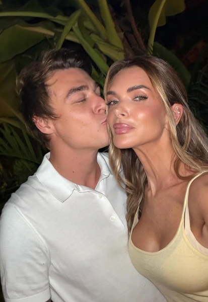 Катя Жужа с мужем Артемом Маркеловым | www.starhit.ru