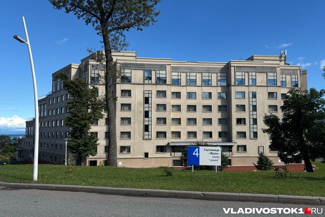 На месте работает бригада | Источник: Елена Буйвол / VLADIVOSTOK1.RU