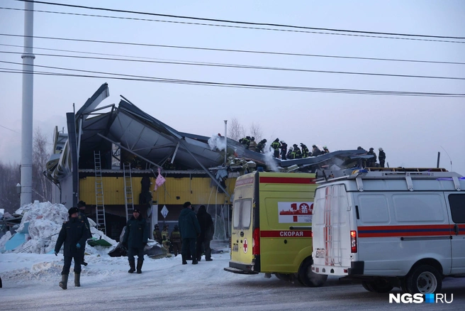 На крыше было много снега | Источник: Александр Ощепков / NGS.RU