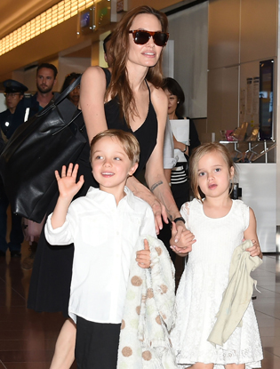 Анджелина Джоли и Брэд Питт усыновили ребенка