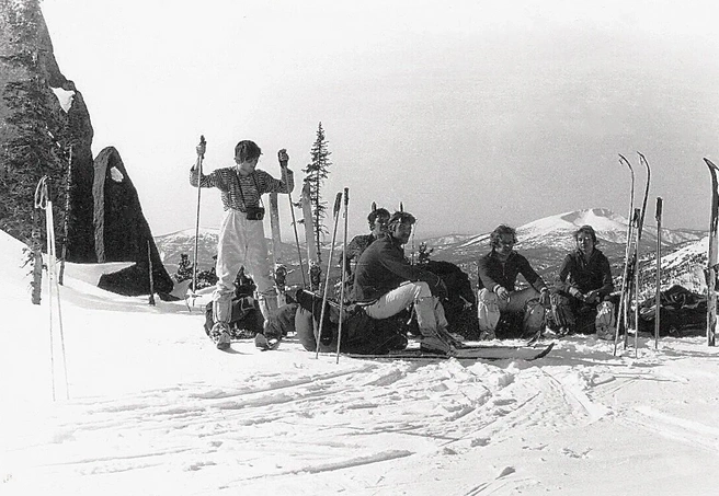 Туристы на Поднебесных Зубьях в Междуреченске | Источник: Владимир Коровин / pastvu.com