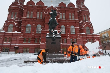 Дворники борются с последствиями снегопада | Источник: Артём Устюжанин / MSK1.RU