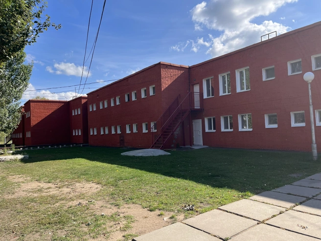 Так выглядит корпус, где живут дети | Источник: Doldr.ru