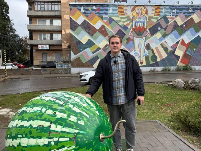 Крупный памятник, посвященный арбузу | Источник: Никита Сергеевич / Telegram