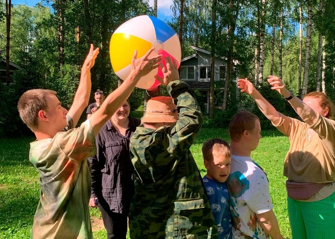 Десять самых ярких дней лета. Фонд «Апельсин» просит поддержку в организации летнего лагеря для людей с инвалидностью | Источник: БФ «Апельсин»