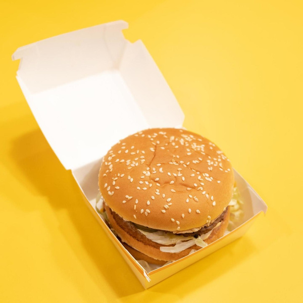 Дождались: в сети «Вкусно — и точка» появился аналог «Биг Мака» — бургер «Биг Хит»