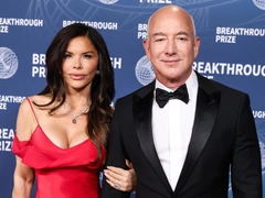 Прайм-эра Лорен Санчес: год жены самого богатого человека мира в 40 фотографиях