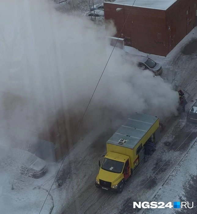 Такой вид из окна сегодня у жильцов | Источник: читатель NGS24.RU