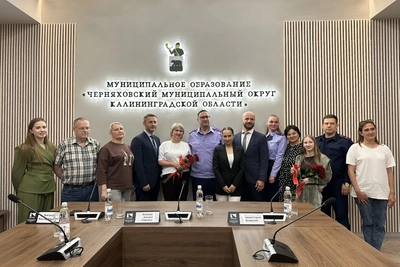Шести семьям в Черняховске вручили ключи от квартир взамен аварийных