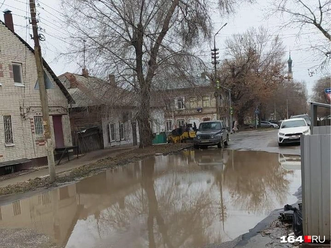 Саратовцам грустно наблюдать такие улицы и они стремятся уехать в более комфортные города | Источник: Сергей Петунин / 164.RU