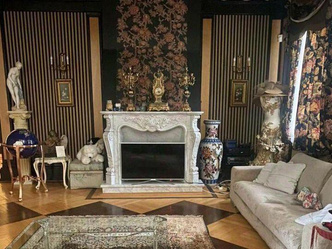 Старомодная бабушкина спальня и люстра из водорослей: эксперт объясняет, почему дача Пугачевой — пережиток прошлого