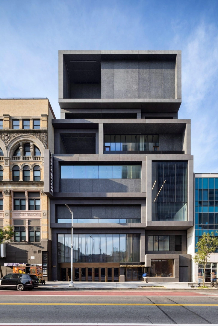 В Гарлеме открылось здание музея афроамериканского искусства от Дэвида Аджайе