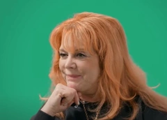 Клара Новикова разоблачила Comedy Club: «Провальную шутку вырезают. Влепляют записанный смех»