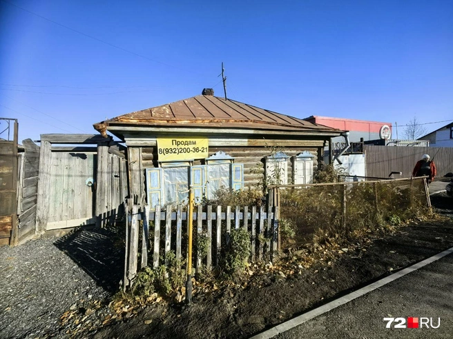 Участок, почти вплотную у дороги, продается  | Источник: Павел Красоткин / 72.RU 