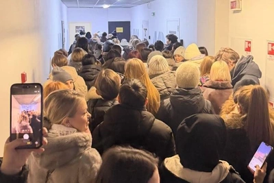 В Уфе к закрывающемуся магазину американской одежды выстроилась очередь