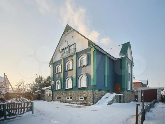 Огромный и эффектный коттедж продают в Мамонах | Источник: сайт бесплатных объявлений