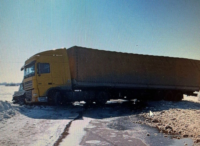 В Спасском районе при лобовом столкновении фуры с «Газелью» пострадал мужчина | ya62.ru