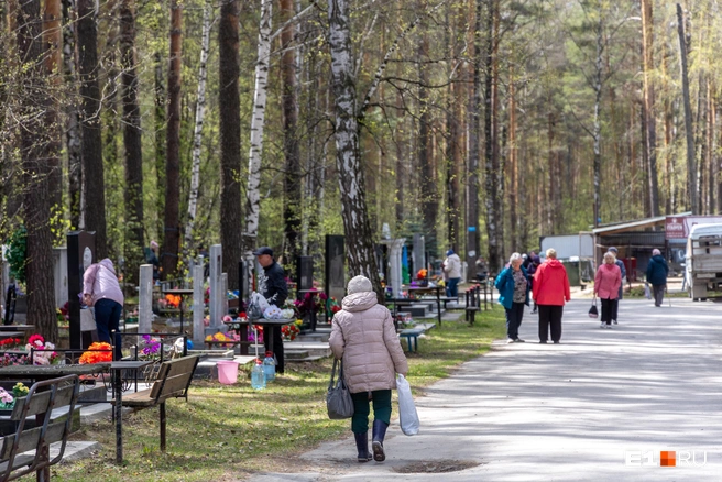 Съездить помянуть родных. В Иркутске запустят автобусы до городских кладбищ — узнали их график и маршруты | Источник: Владислав Лоншаков / E1.RU