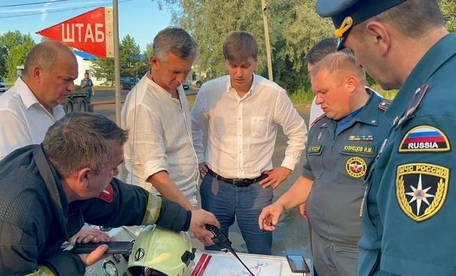 Денис Хохряков был в штабе по ликвидации пожара на полигоне Скоково в 2024 году | Источник: Михаил Евраев / Max 