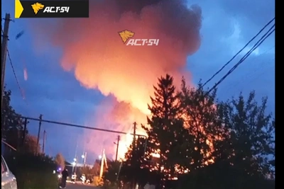 Пожар в частном доме и хозпостройках в Ленинском районе