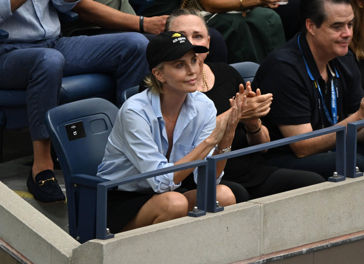 Николь Кидман шепталась с мужем, Шарлиз Терон пришла с мамой: звезды Голливуда собрались на турнире US Open
