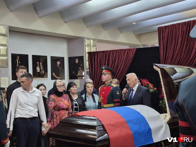 Александр Блошкин в прощальной речи сказал, что ему было очень комфортно работать с Ростовщиковым | Источник: Ирина Яковлева / V1.RU
