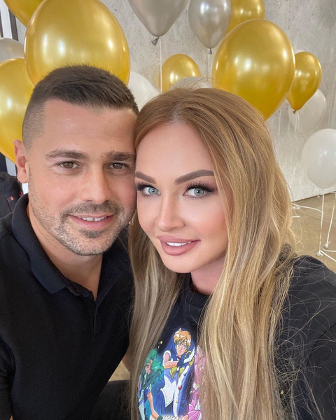 Муж Пынзарь спародировал ее в бассейне и взорвал Instagram (запрещенная в России экстремистская организация)