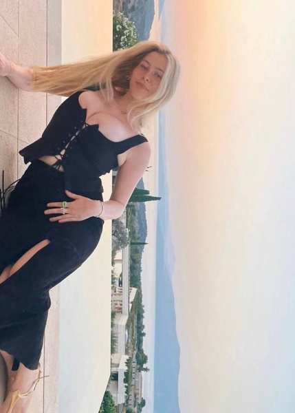 «Красивее мамы в сто раз»: 19-летняя дочь Клаудии Шиффер впервые показала фигуру — ее грудь произвела фурор