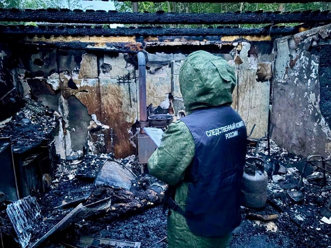 Смертельный пожар в гараже в Ленобласти, по предварительным данным, произошел в результате взрыва газового баллона | Источник: СУ СК России по Ленобласти