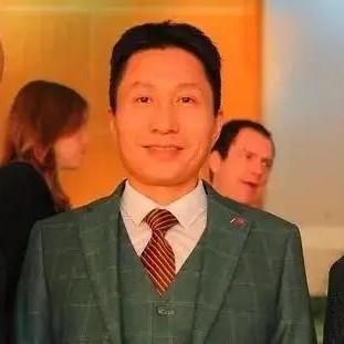<p>Лю Синьюй,</p>