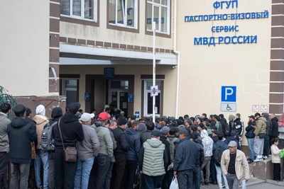 Банк во Владивостоке оштрафовали за обслуживание мигрантов