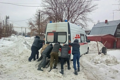 Новосибирцы жалуются на снежные заносы на улицах города