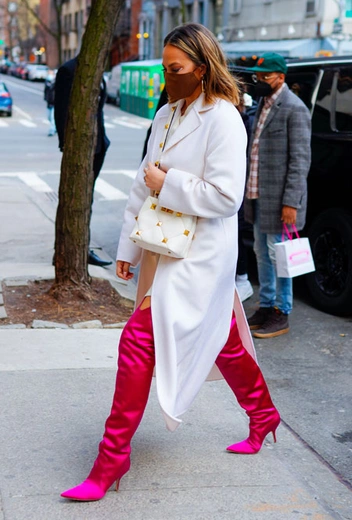 Крисси Тейген в Нью-Йорке | marieclaire.ru