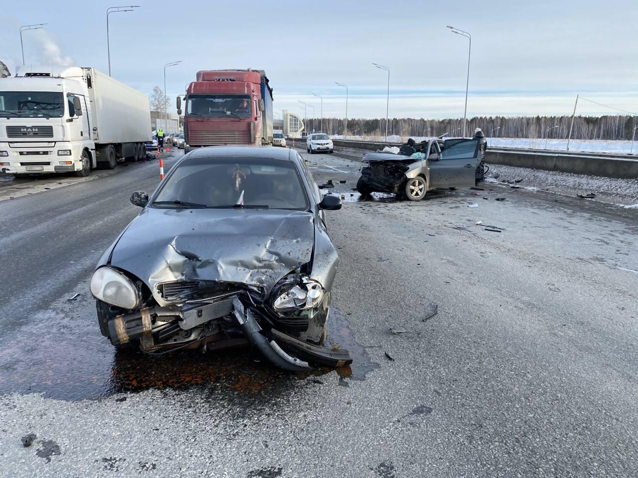 На тюменской объездной 49-летняя пассажирка Hyundai погибла в ДТП:  появилось видео момента смертельной аварии на объездной в Тюмени - 2 марта  2024 - 72.ру