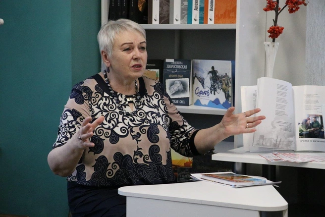 Старшеклассники одной из городских школ окунулись в мир творчества бородинской поэтессы Наталии Тихоновой | Источник: СУЭК