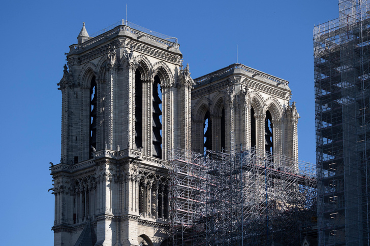 За что критикуют отреставрированный Собор Парижской Богоматери?