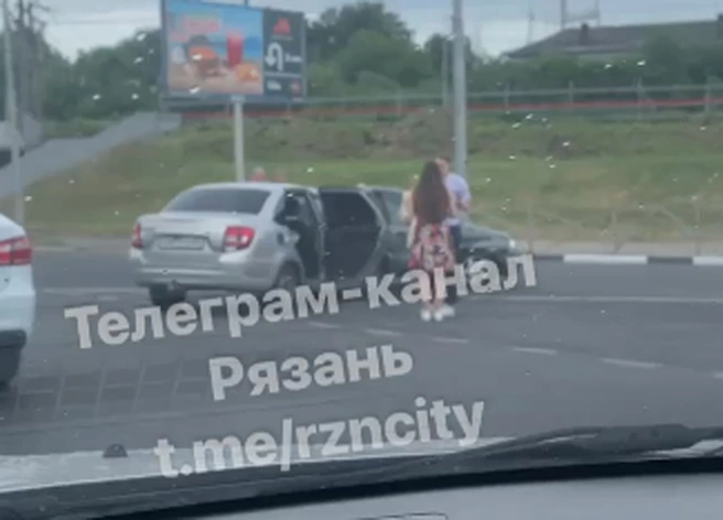На улице Циолковского произошла авария | ya62.ru