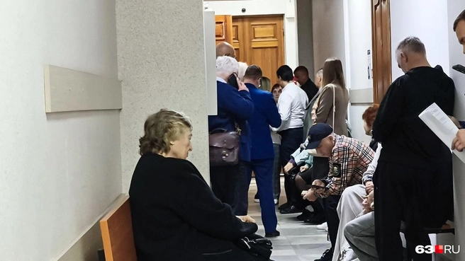 Таисию Киселеву обвиняют в мошенничестве в крупном размере (ч. 4 ст. 159 УК РФ). По версии следствия, она помогла Екатерине Тарховой незаконно продать автомобиль погибшей Натальи Тарховой  | Источник: Илья Овсянников / 63.RU 