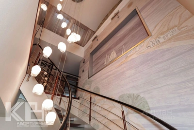 Квартира с необычным креслом за 40 млн в Новосибирске