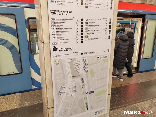 Табличка со схемой остановки всего общественного транспорта у метро «Планерная» | Источник: Михаил Мечев / MSK1.RU