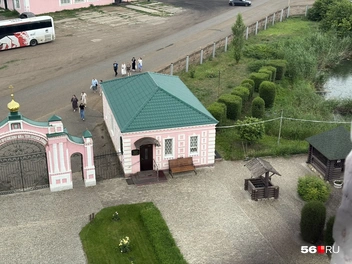 Иконная лавка с высоты птичьего полета | Источник: Николай Сальников / 56.RU