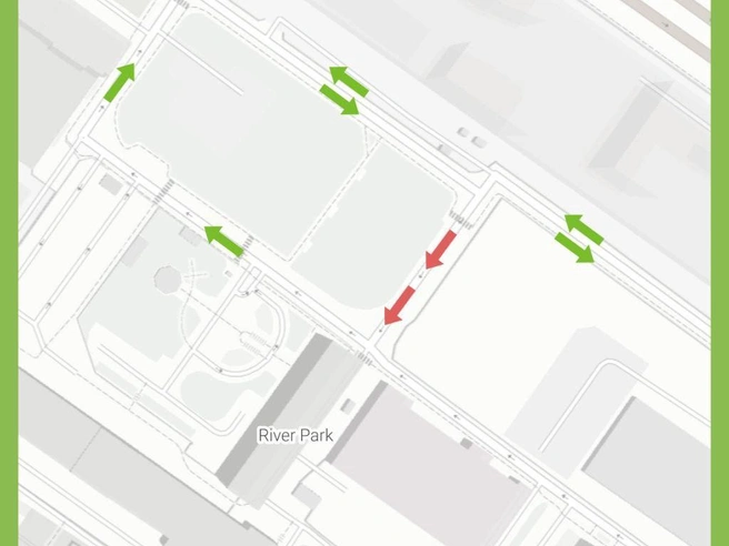 Участок, отмеченный красными стрелками, ранее был двусторонним | Источник: Схема проезда в районе Михайловской набережной